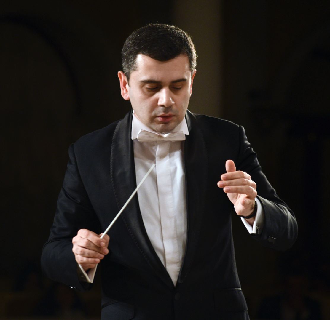 Мустафа Ашуров - от тара до дирижерского пульта  (ВИДЕО, ФОТО)