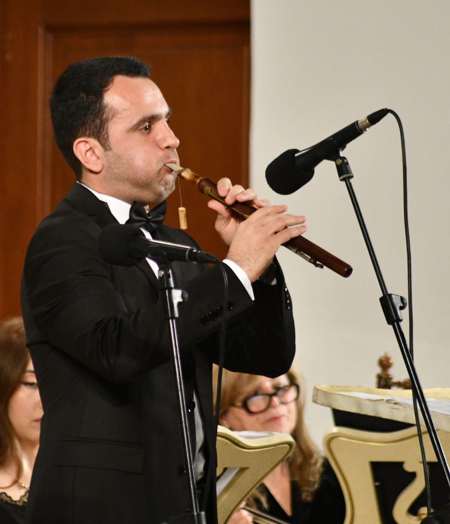 Мустафа Ашуров - от тара до дирижерского пульта  (ВИДЕО, ФОТО)