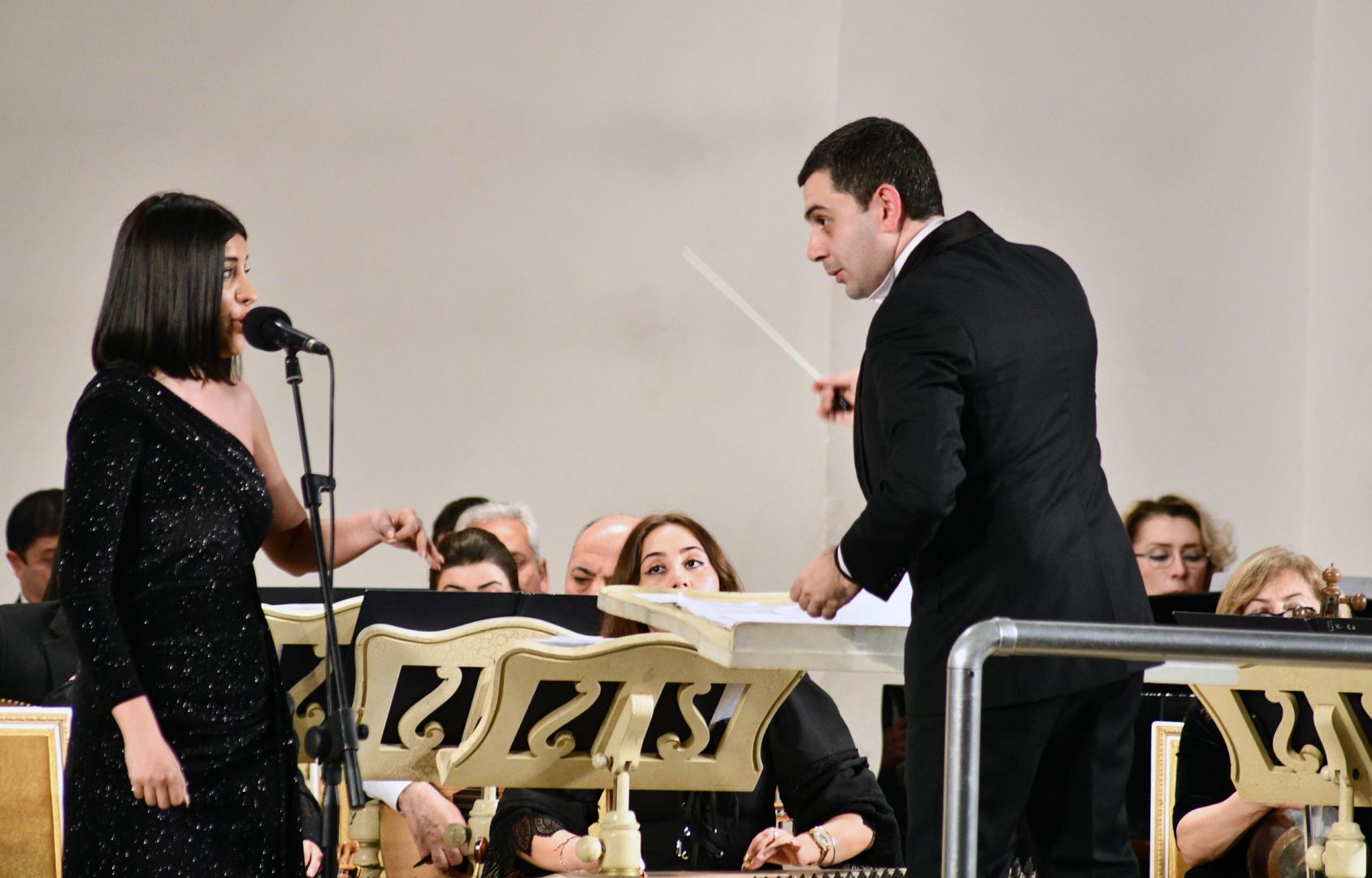 Мустафа Ашуров - от тара до дирижерского пульта  (ВИДЕО, ФОТО)