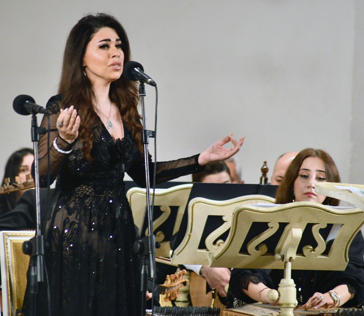 Мустафа Ашуров - от тара до дирижерского пульта  (ВИДЕО, ФОТО)