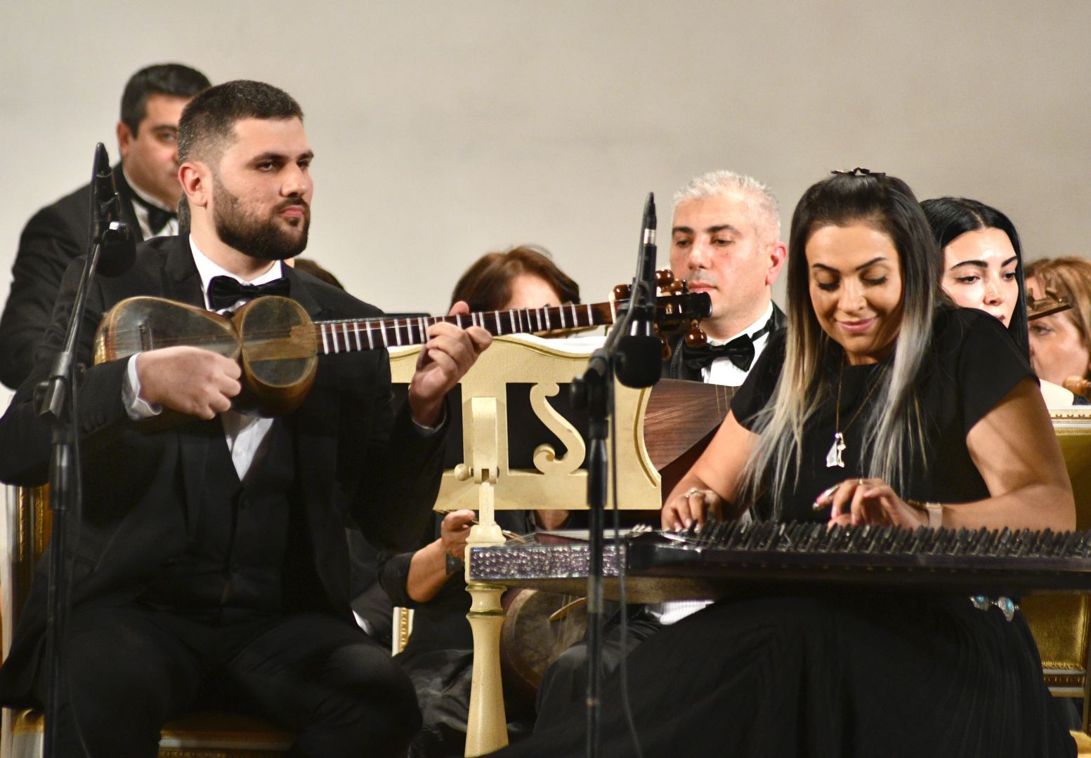 Мустафа Ашуров - от тара до дирижерского пульта  (ВИДЕО, ФОТО)