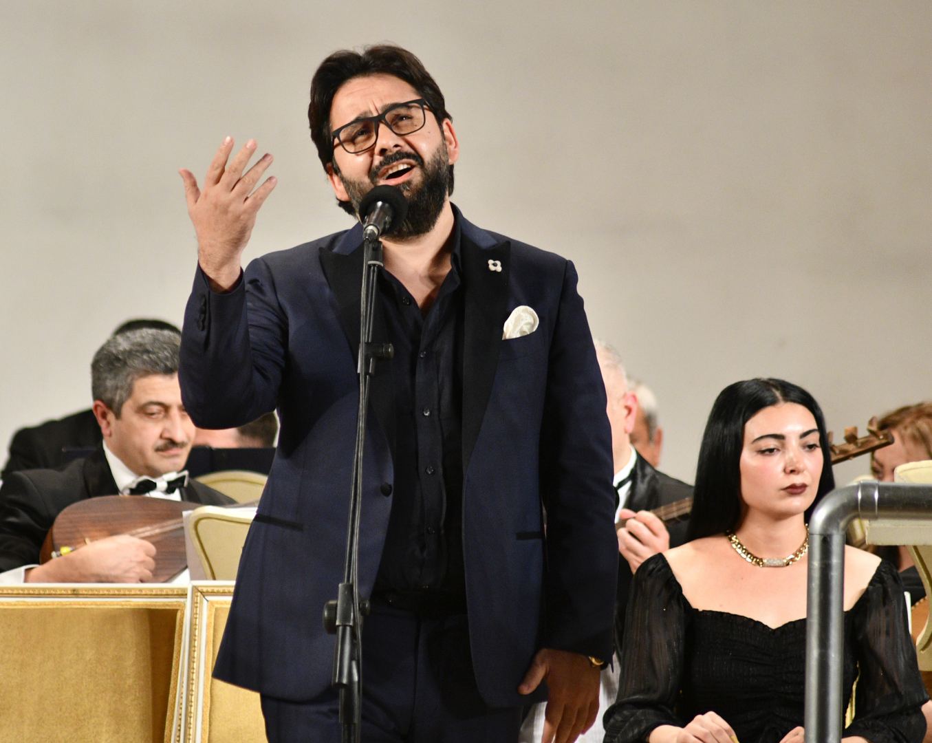 Мустафа Ашуров - от тара до дирижерского пульта  (ВИДЕО, ФОТО)