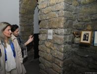 В Баку открылась выставка "По следам прошлых поколений" Школы Современного Искусства YARAT (ФОТО)