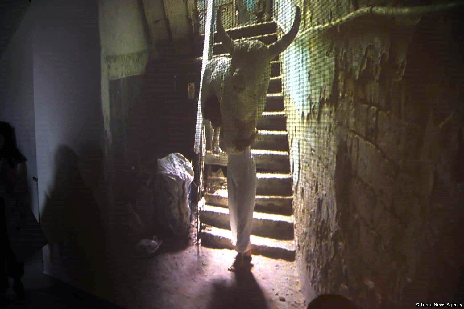 В Баку открылась выставка "По следам прошлых поколений" Школы Современного Искусства YARAT (ФОТО)