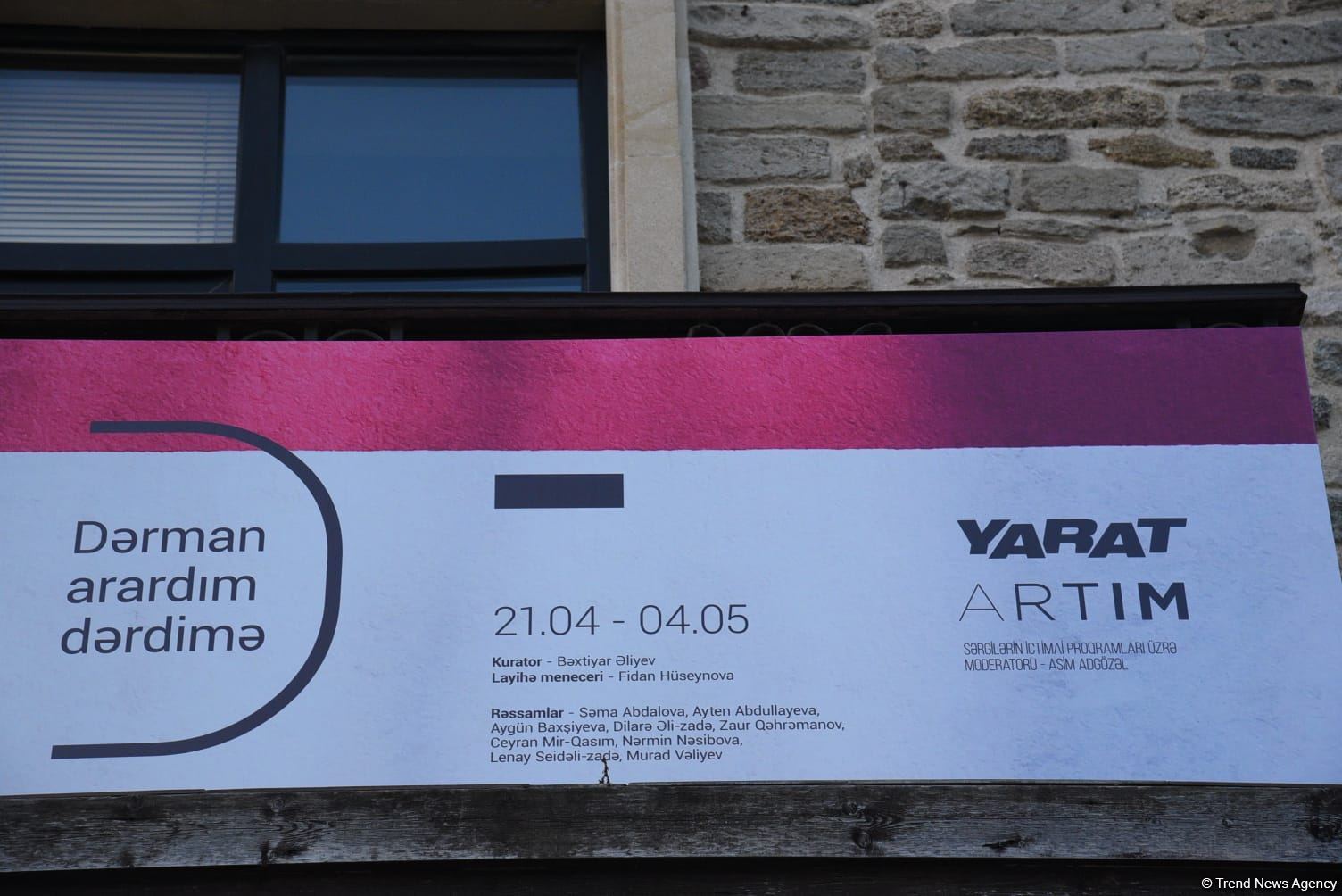 В Баку открылась выставка "По следам прошлых поколений" Школы Современного Искусства YARAT (ФОТО)