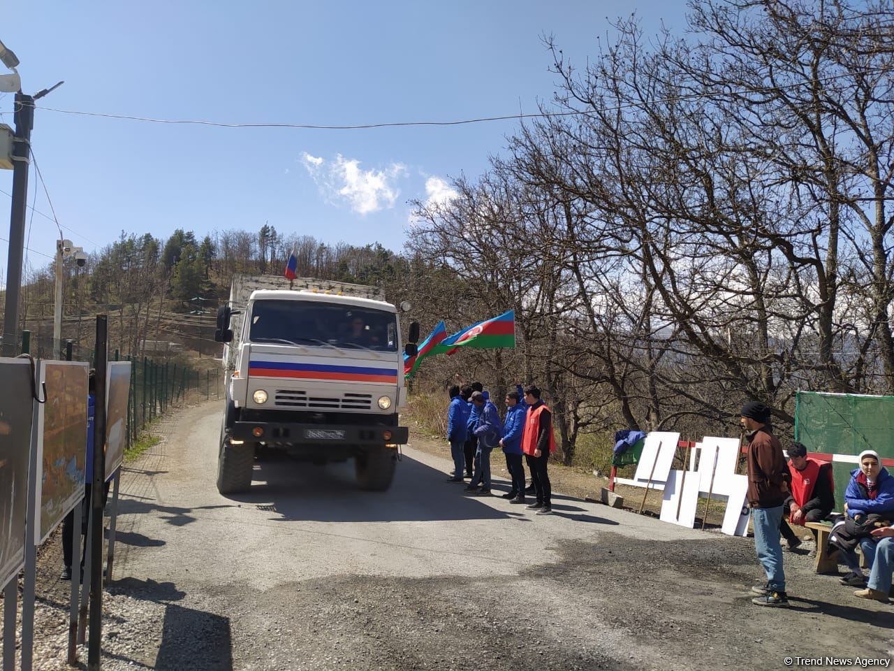 По Лачинской дороге беспрепятственно проехала автоколонна миротворцев (ФОТО)