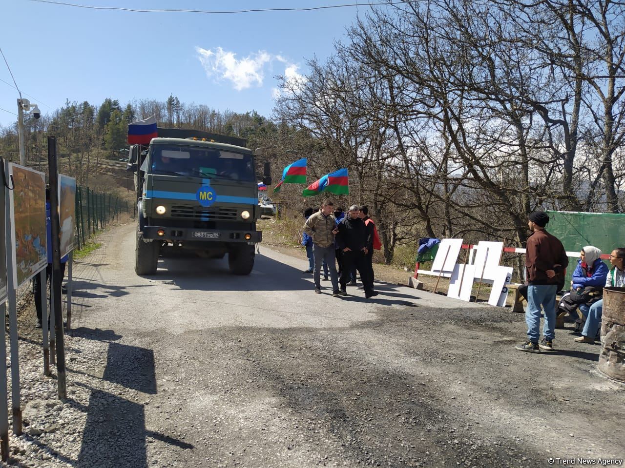 По Лачинской дороге беспрепятственно проехала автоколонна миротворцев (ФОТО)