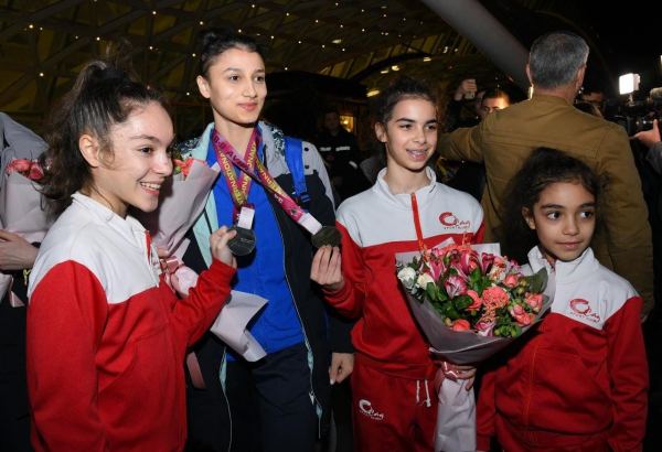 Азербайджанские гимнастки вернулись из Франции с медалями (ФОТО)