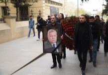 Народного артиста Азера Пашу Нематова аплодисментами проводили в последний путь (ВИДЕО, ФОТО)