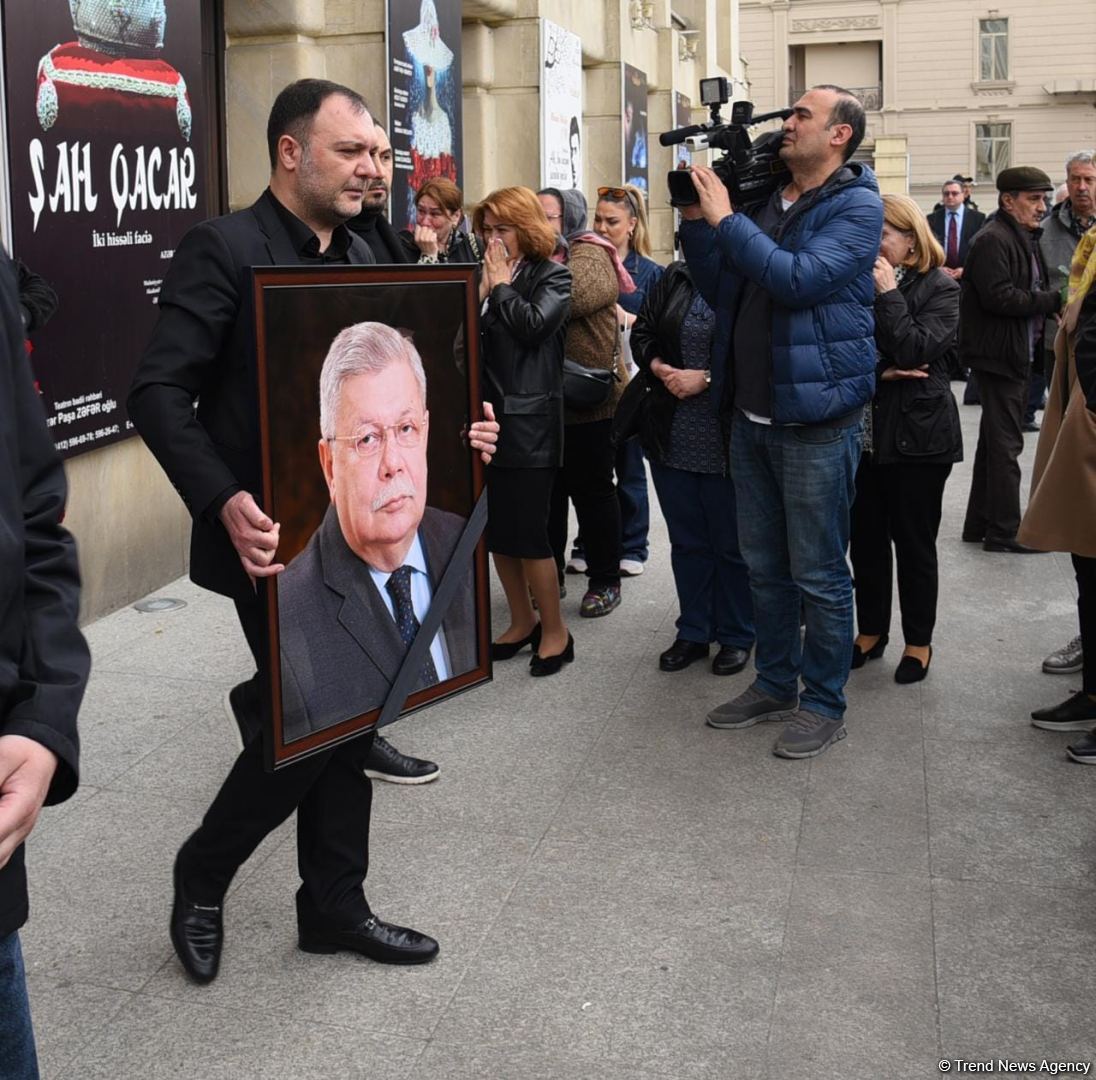 Народного артиста Азера Пашу Нематова аплодисментами проводили в последний путь (ВИДЕО, ФОТО)