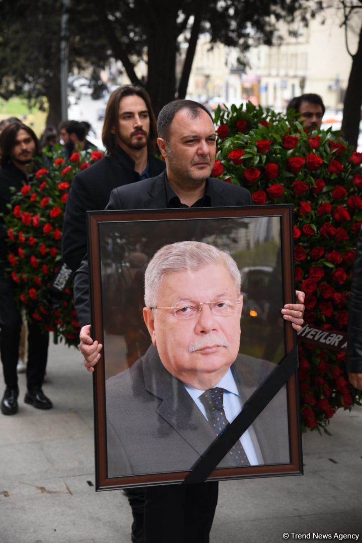 Народного артиста Азера Пашу Нематова аплодисментами проводили в последний путь (ВИДЕО, ФОТО)