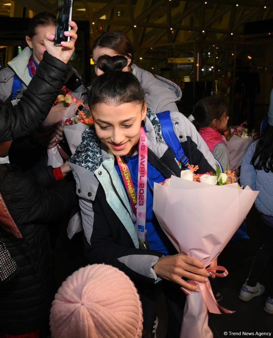 Азербайджанские гимнастки вернулись из Франции с медалями (ФОТО)