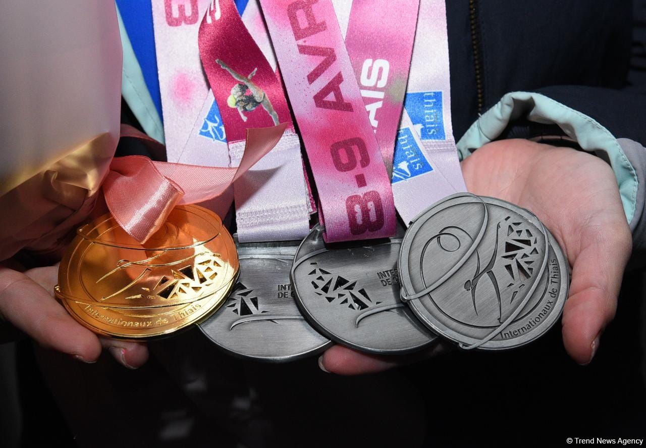 Азербайджанские гимнастки вернулись из Франции с медалями (ФОТО)