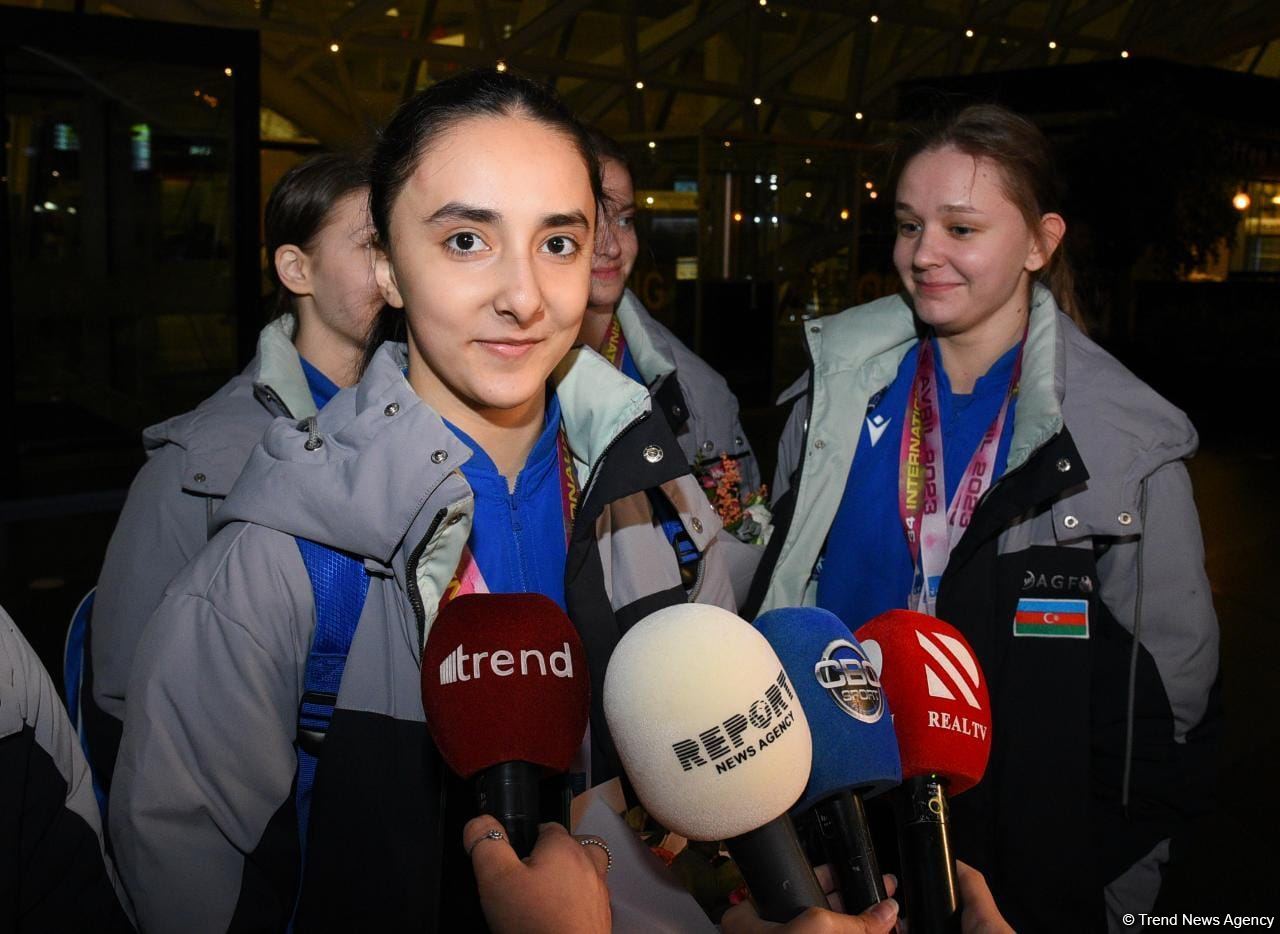 Азербайджанские гимнастки вернулись из Франции с медалями (ФОТО)