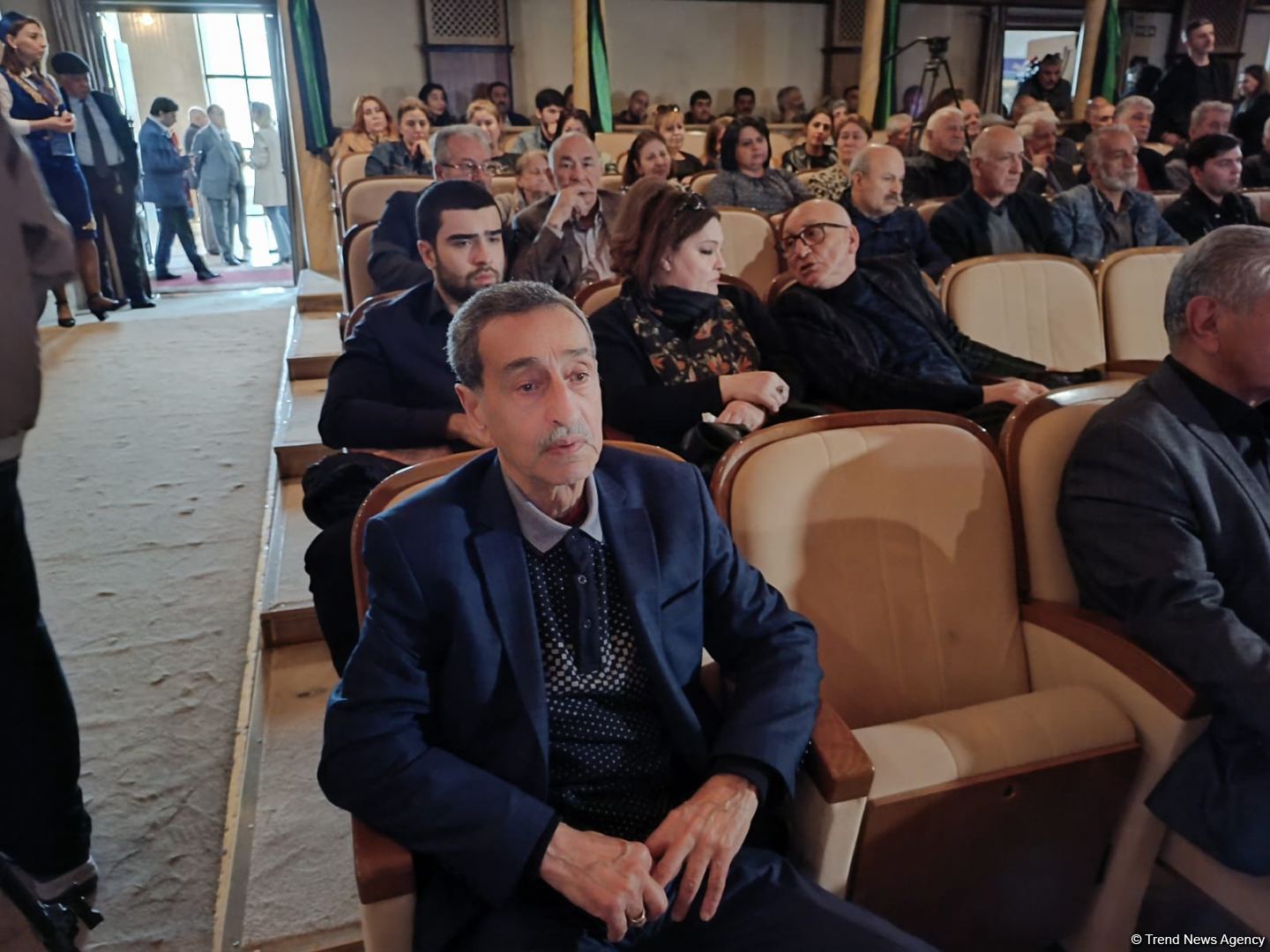 Народного артиста Азера Пашу Нематова аплодисментами проводили в последний путь (ВИДЕО, ФОТО)