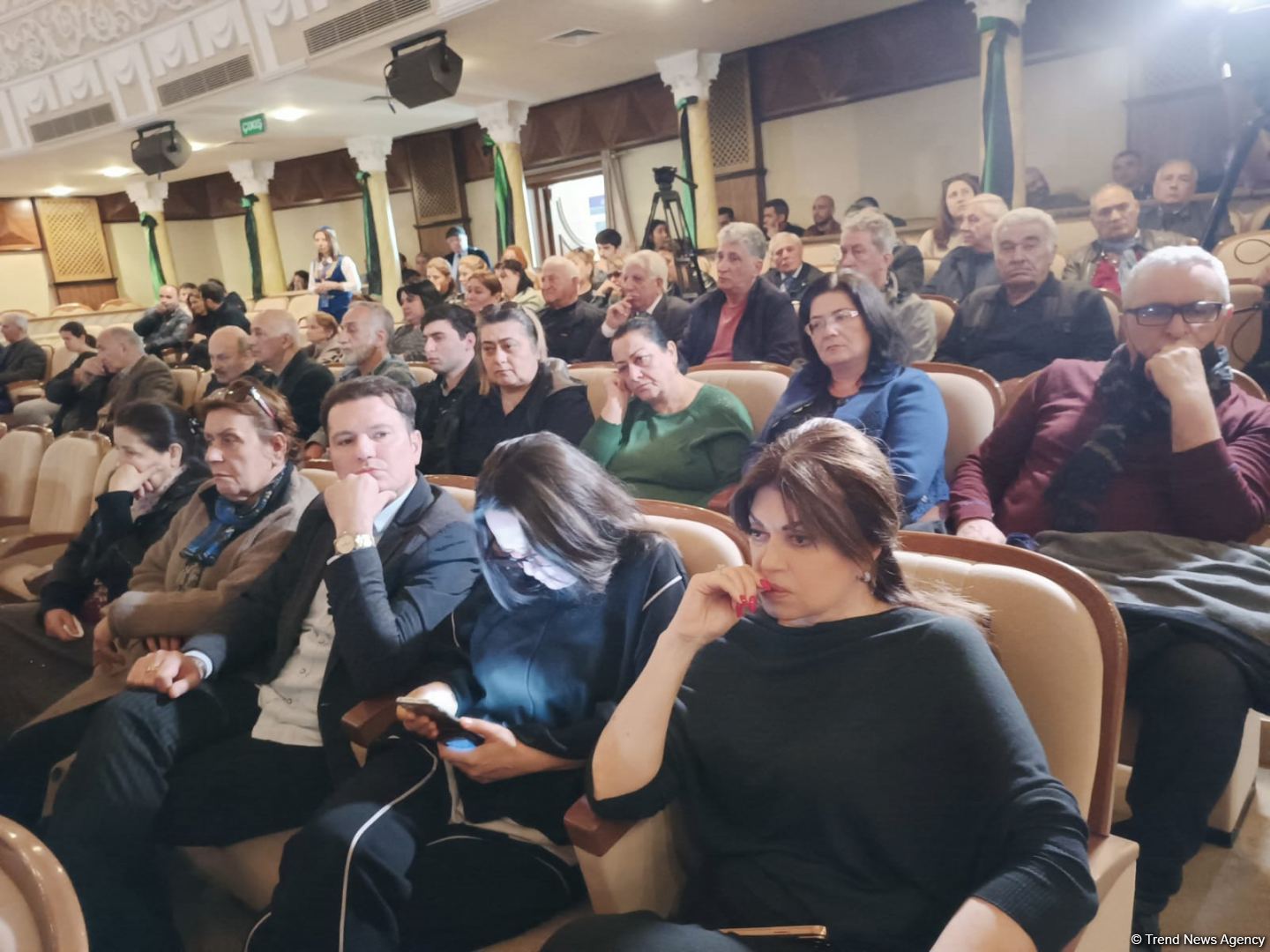 Народного артиста Азера Пашу Нематова аплодисментами проводили в последний путь (ВИДЕО, ФОТО)