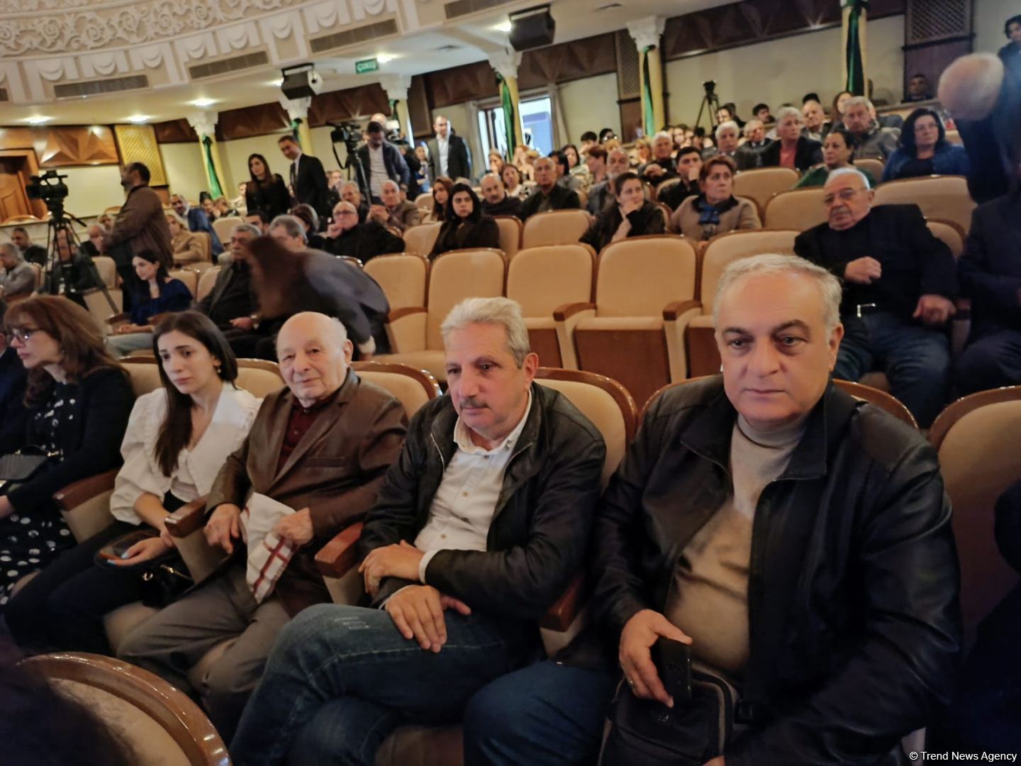 Народного артиста Азера Пашу Нематова аплодисментами проводили в последний путь (ВИДЕО, ФОТО)
