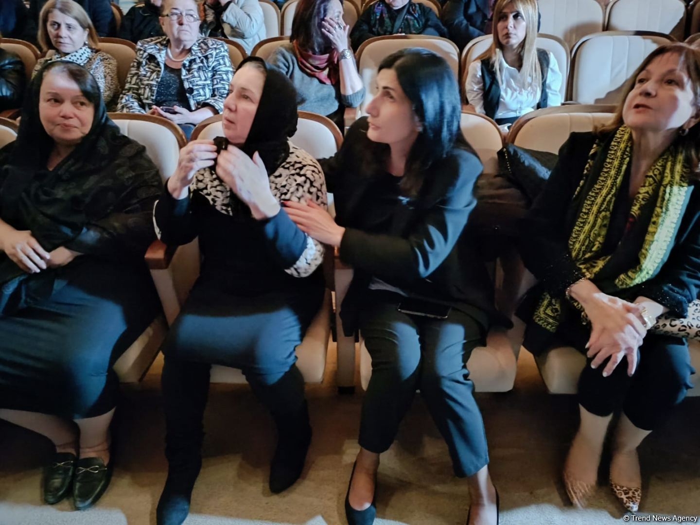 Народного артиста Азера Пашу Нематова аплодисментами проводили в последний путь (ВИДЕО, ФОТО)