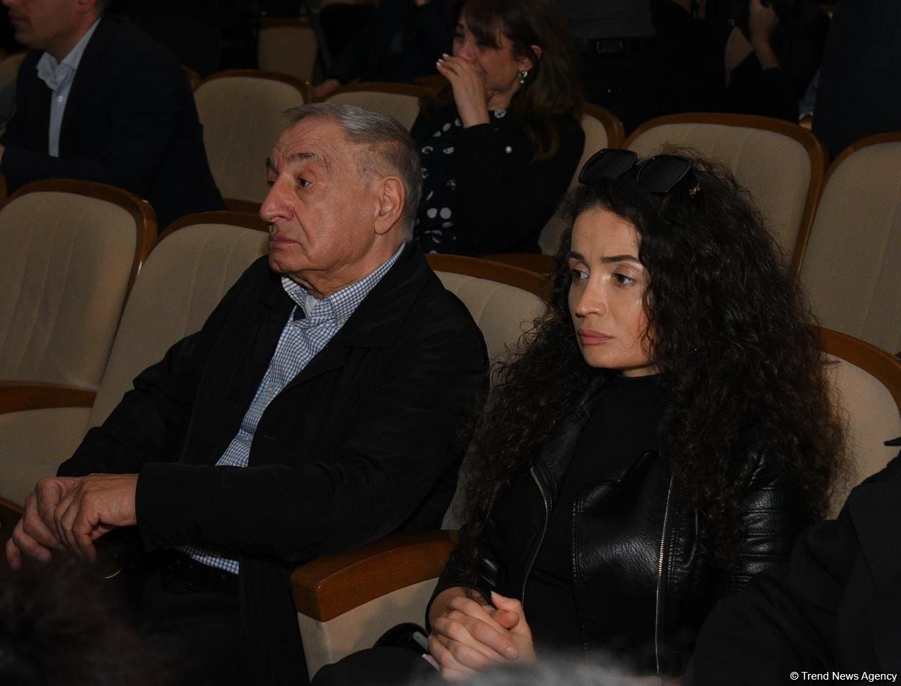 Народного артиста Азера Пашу Нематова аплодисментами проводили в последний путь (ВИДЕО, ФОТО)