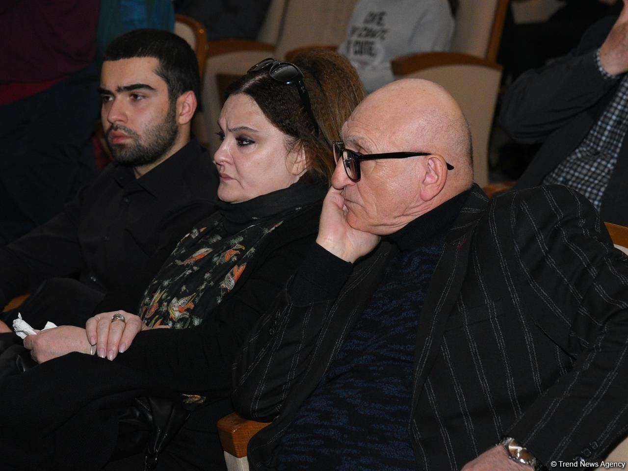 Народного артиста Азера Пашу Нематова аплодисментами проводили в последний путь (ВИДЕО, ФОТО)