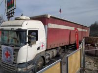 По Лачинской дороге беспрепятственно проехала автоколонна Красного Креста (ФОТО)