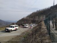 По Лачинской дороге беспрепятственно проехала автоколонна Красного Креста (ФОТО)