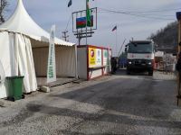 По Лачинской дороге беспрепятственно проехала автоколонна Красного Креста (ФОТО)