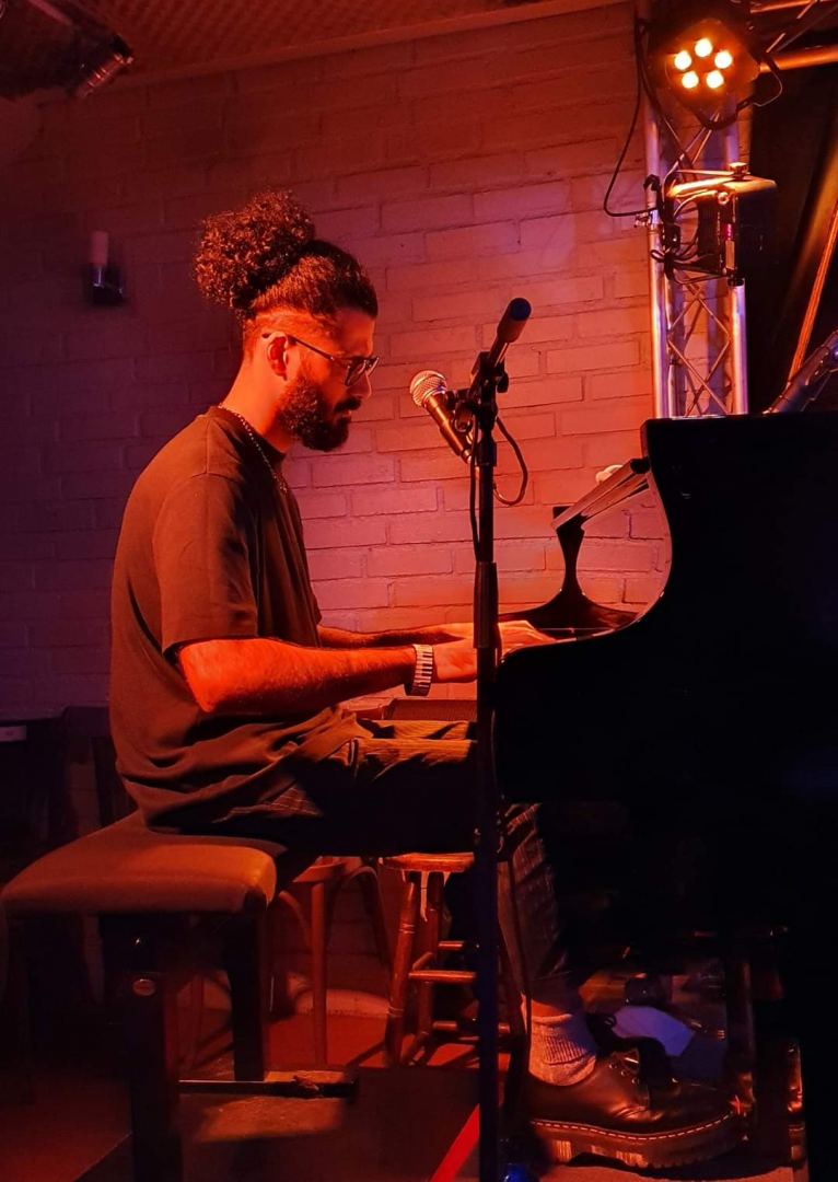 Азербайджанский этно-джаз покоряет Париж! Новый музыкальный инструмент Этибара Асадли (ВИДЕО, ФОТО)