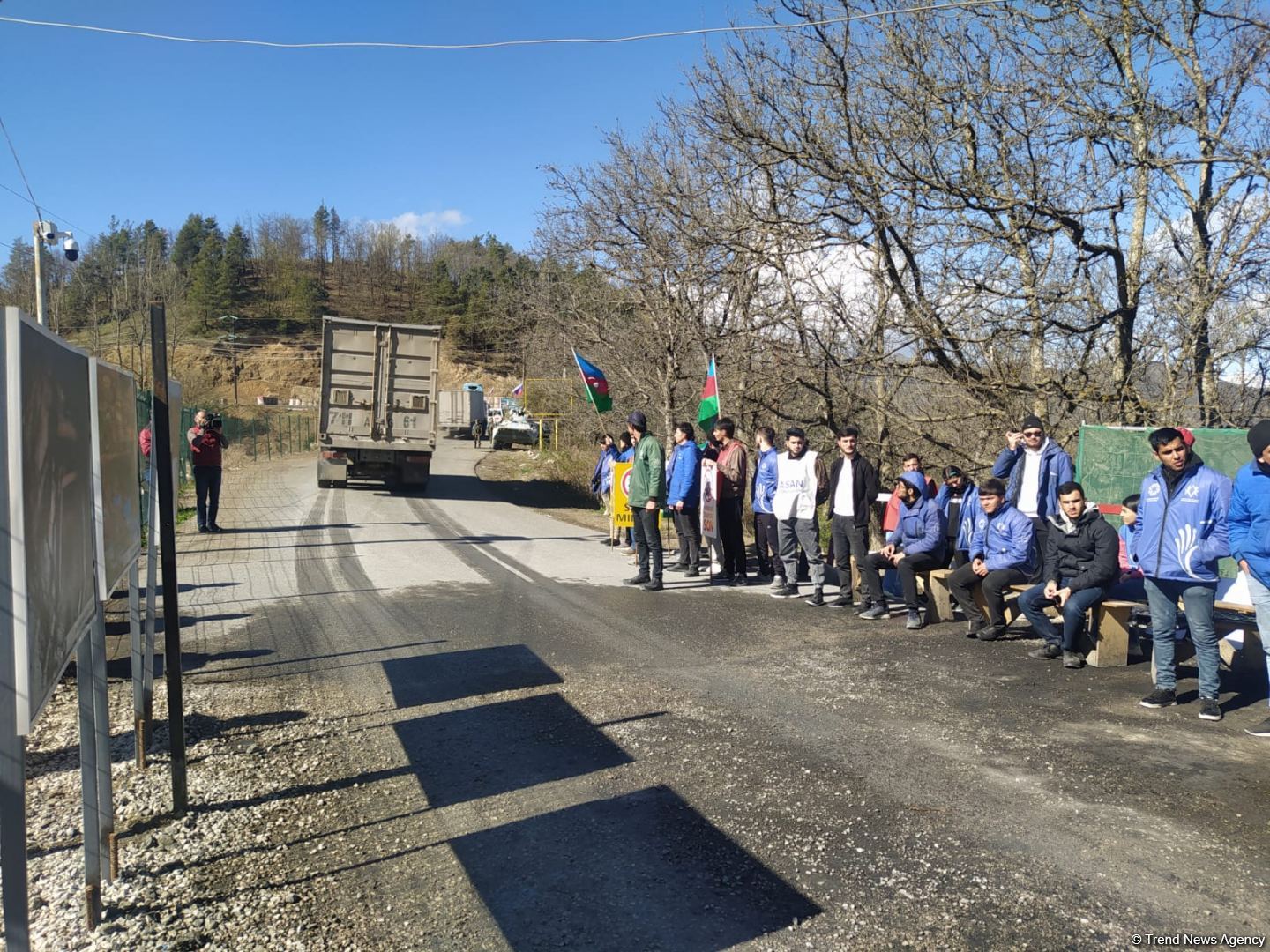 По Лачинской дороге беспрепятственно проехала автоколонна МККК (ФОТО)