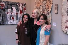 Представлены наскальные рисунки Гобустана в искусстве – живопись, скульптура, ковры, современные мотивы (ФОТО)