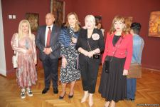 Представлены наскальные рисунки Гобустана в искусстве – живопись, скульптура, ковры, современные мотивы (ФОТО)