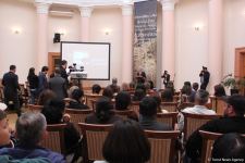 Представлены наскальные рисунки Гобустана в искусстве – живопись, скульптура, ковры, современные мотивы (ФОТО)