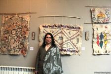 Представлены наскальные рисунки Гобустана в искусстве – живопись, скульптура, ковры, современные мотивы (ФОТО)