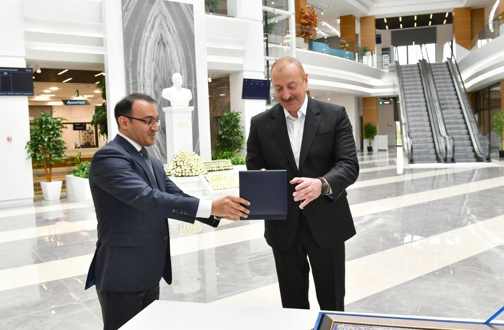 Президент Ильхам Алиев принял участие в открытии в Сальяне Центра ASAN xidmət (ФОТО/ВИДЕО)