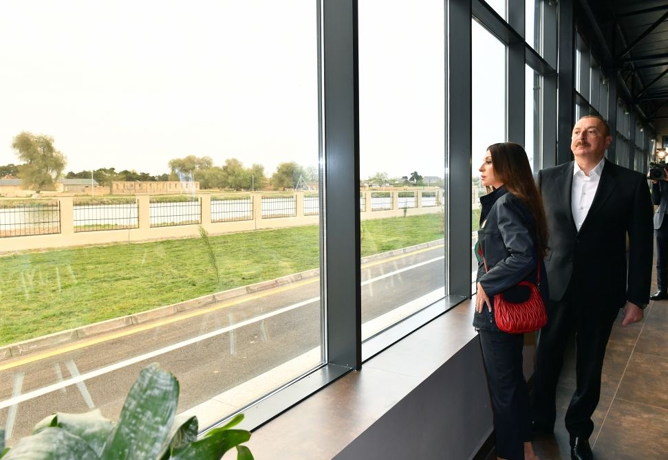 Президент Ильхам Алиев и Первая леди Мехрибан Алиева приняли участие в открытии Нефтчалинского Олимпийского спортивного комплекса (ФОТО/ВИДЕО)