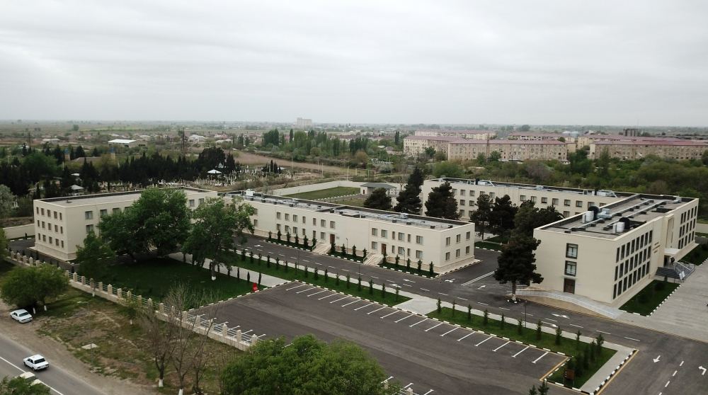 Президент Ильхам Алиев и Первая леди Мехрибан Алиева ознакомились с условиями, созданными в родильном доме и детской поликлинике Сальянской районной центральной больницы (ФОТО/ВИДЕО)