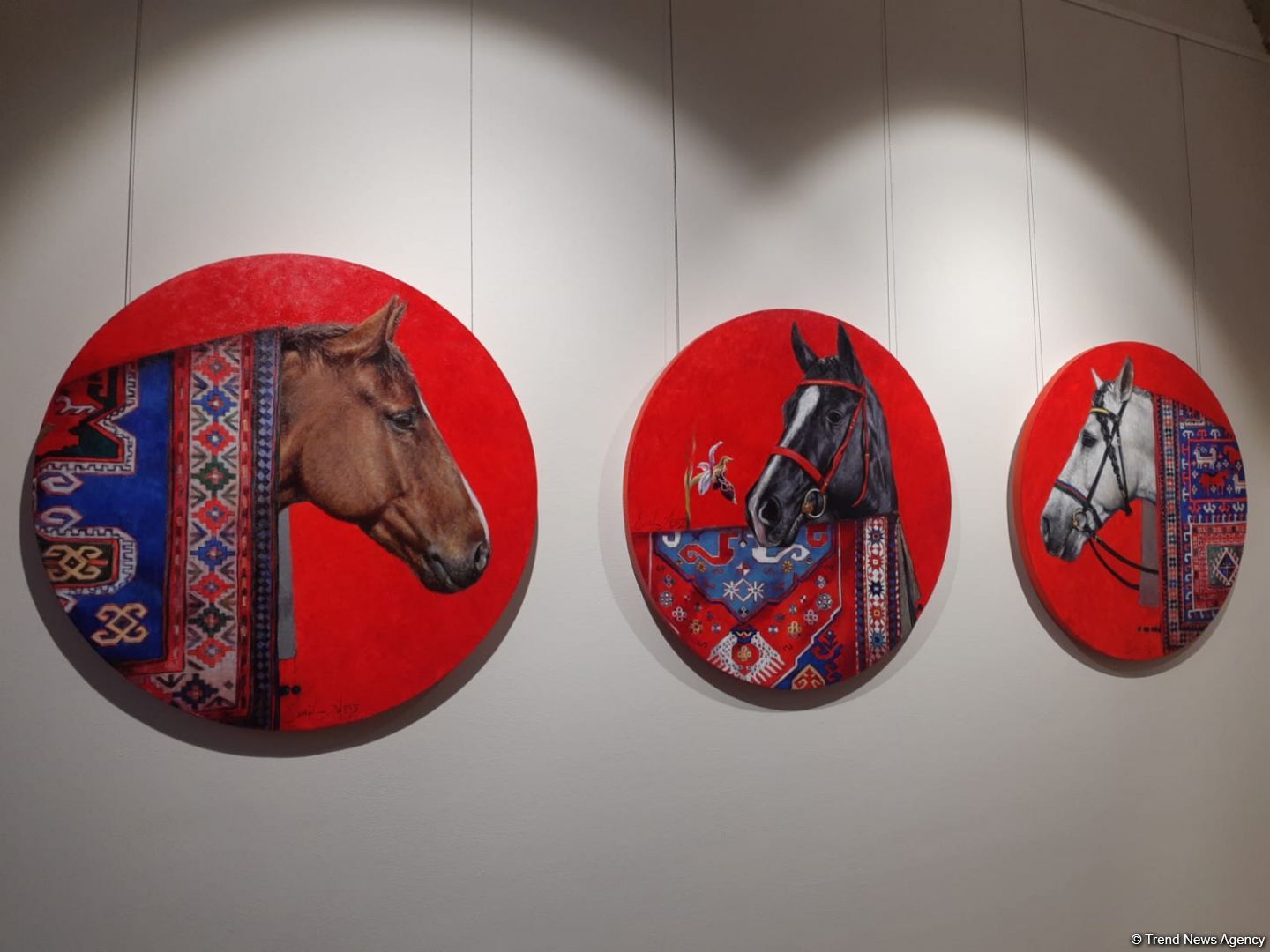 Вне времени! От притягательных картин Эмиля Азиза невозможно отвести взгляд (ФОТО)