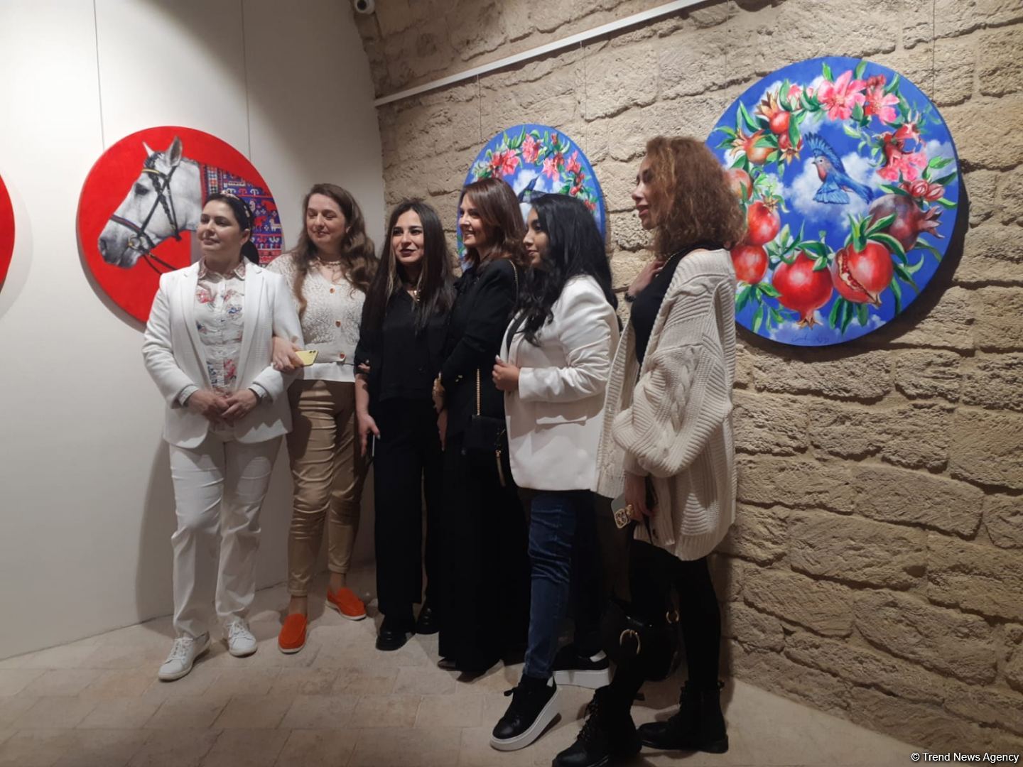 Вне времени! От притягательных картин Эмиля Азиза невозможно отвести взгляд (ФОТО)