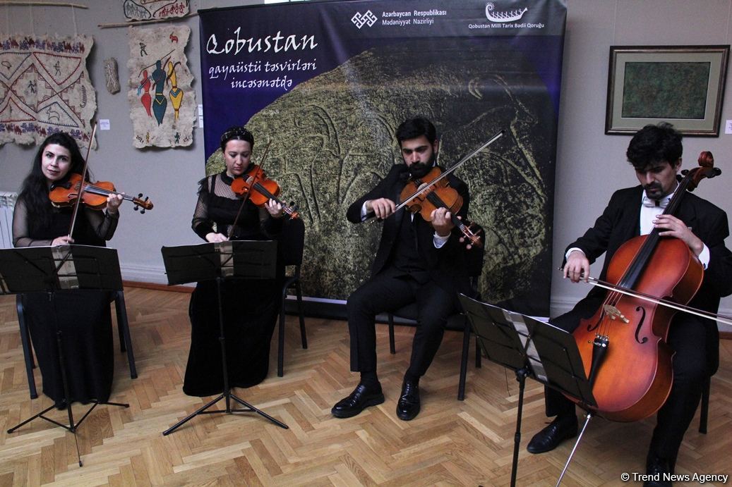 Представлены наскальные рисунки Гобустана в искусстве – живопись, скульптура, ковры, современные мотивы (ФОТО)