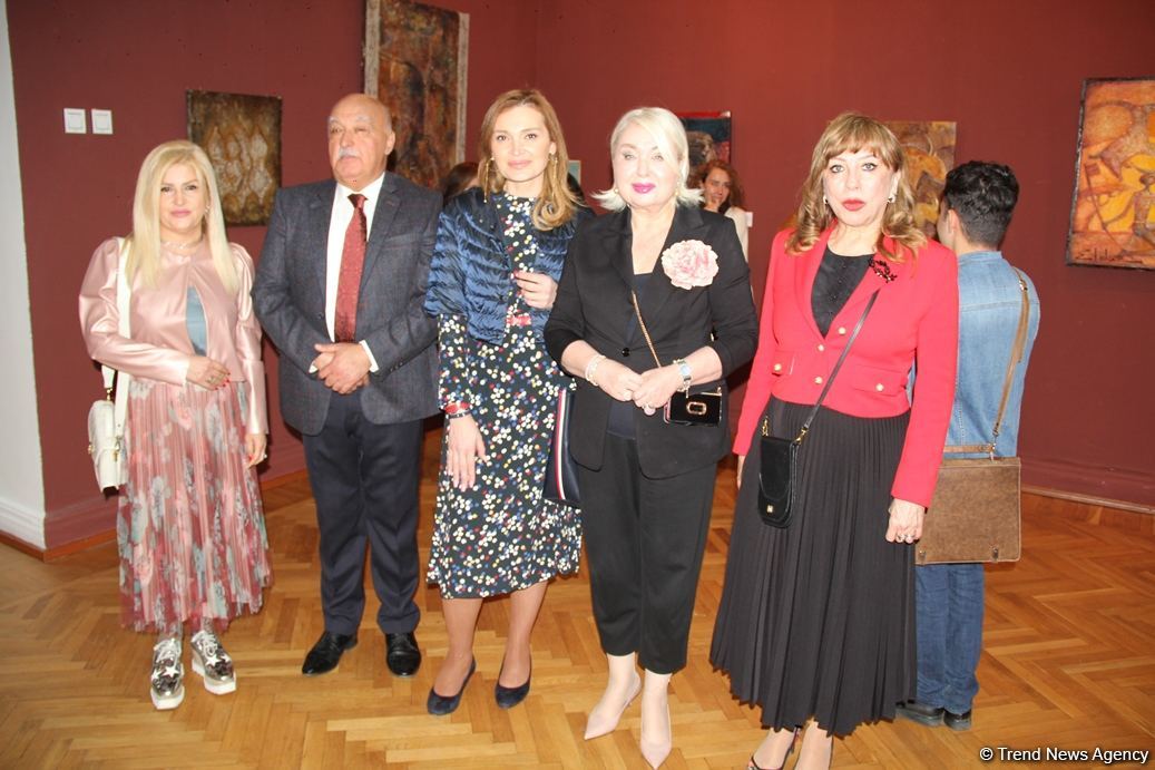 Представлены наскальные рисунки Гобустана в искусстве – живопись, скульптура, ковры, современные мотивы (ФОТО)