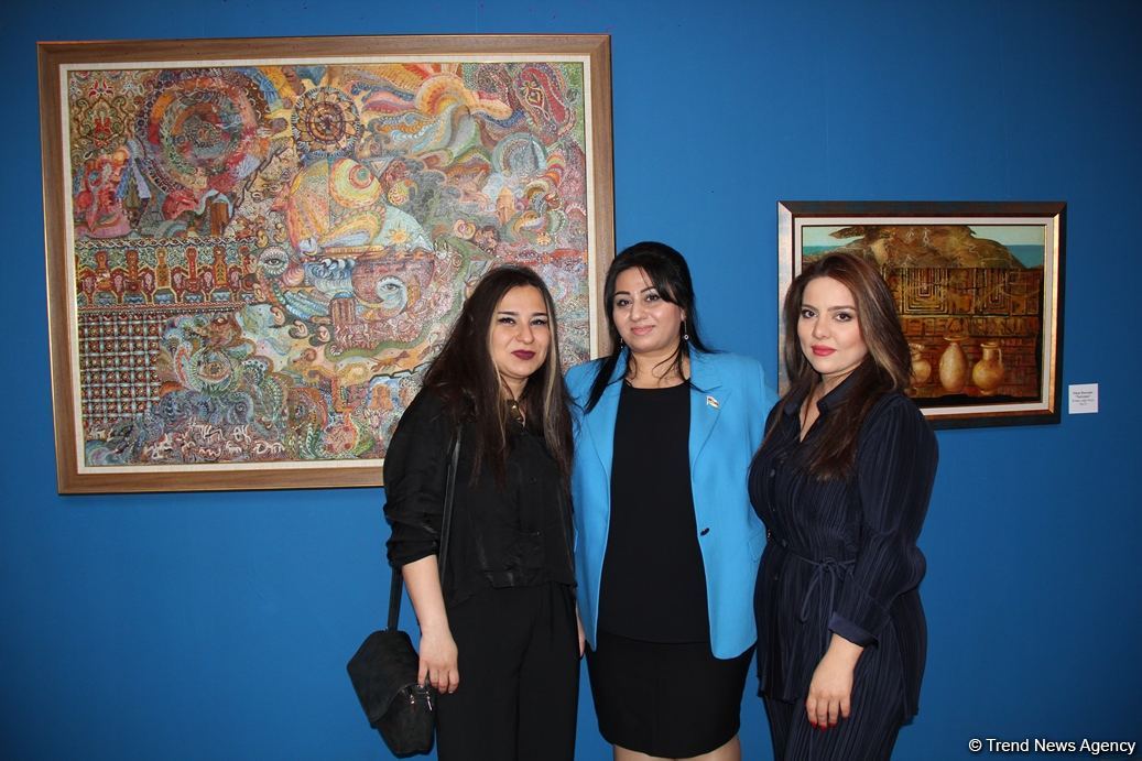 Представлены наскальные рисунки Гобустана в искусстве – живопись, скульптура, ковры, современные мотивы (ФОТО)