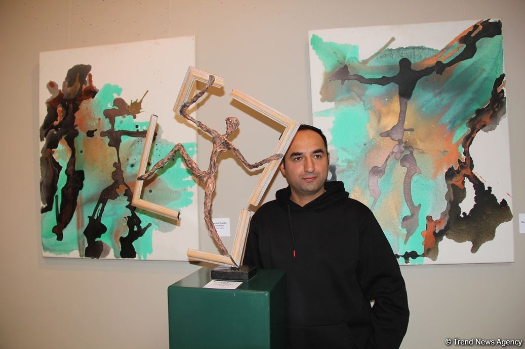 Представлены наскальные рисунки Гобустана в искусстве – живопись, скульптура, ковры, современные мотивы (ФОТО)