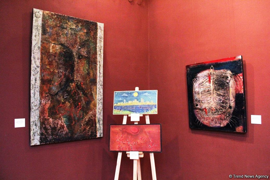 Представлены наскальные рисунки Гобустана в искусстве – живопись, скульптура, ковры, современные мотивы (ФОТО)