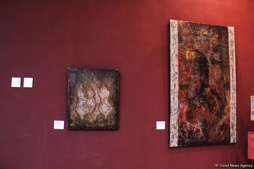 Представлены наскальные рисунки Гобустана в искусстве – живопись, скульптура, ковры, современные мотивы (ФОТО)