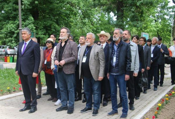 Работы азербайджанских мастеров в рамках проекта ТЮРКСОЙ в Ташкенте. Сакит Мамедов награжден золотой медалью (ФОТО)