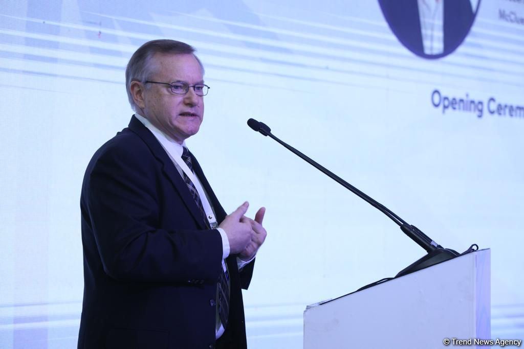 В Азербайджане очень тщательный подход к вопросу человеческих ресурсов -
Дэвид Лютс