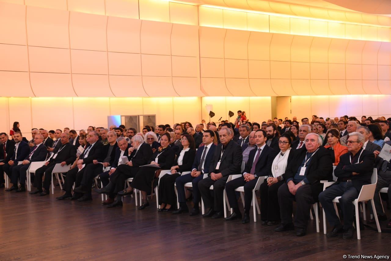 В Центре Гейдара Алиева открылся кинофорум "Азербайджанское кино - 125: Реальность, вызовы и цели" (ФОТО)