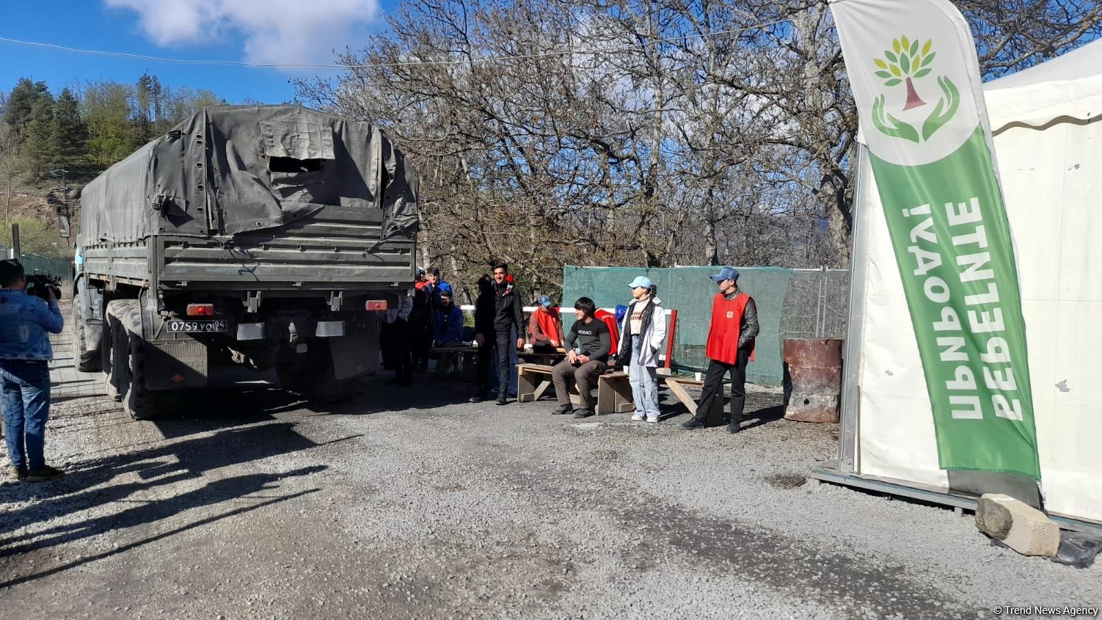 По Лачинской дороге беспрепятственно проехали 5 автомобилей миротворцев (ФОТО)