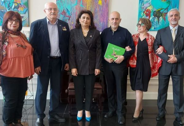 Состоялась презентация книги Эльдара Ахадова "Харыбюльбюль" о выдающихся личностях Азербайджана (ФОТО)