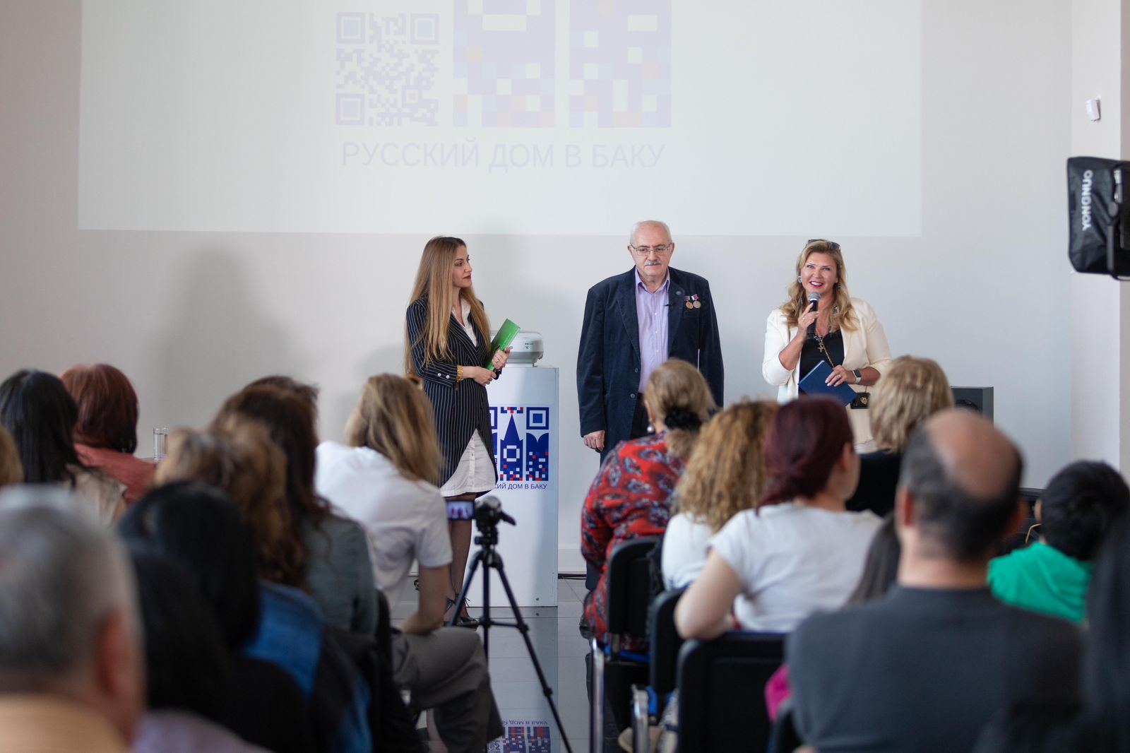 Состоялась презентация книги Эльдара Ахадова "Харыбюльбюль" о выдающихся личностях Азербайджана (ФОТО)